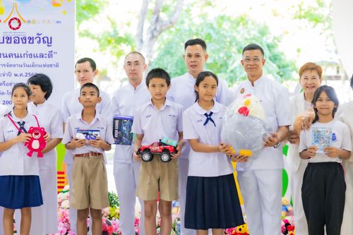 ภาพ No.291060:วันจันทร์ที่ 5 มกราคม พ.ศ. 2569  วัดพระธรรมกาย มูลนิธิธรรมกาย  จัดพิธีมอบของขวัญสนับสนุนการจัดกิจกรรมงานวันเด็กแห่งชาติ ประจำปี พ.ศ. 2569 ให้แก่องค์กรภาคีเครือข่ายกว่า 200 องค์กร ณ วัดพระธรรมกาย อ.คลองหลวง จ.ปทุมธานี