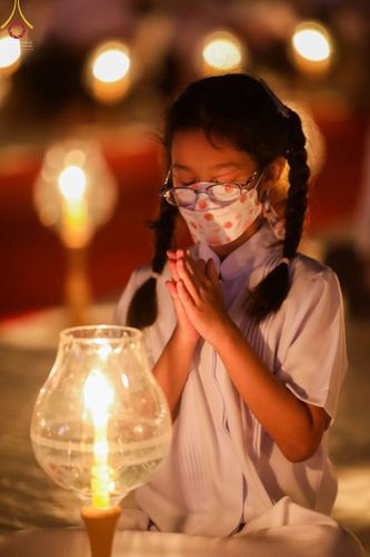 ภาพ No.70296:พิธีจุดประทีปถวายเป็นพุทธบูชา และบูชาธรรมมหาปูชนียาจารย์ ในโครงการธรรมยาตรากตัญญูบูชา มหาปูชนียาจารย์ พระมงคลเทพมุนี(สด จนฺทสโร) พระผู้ปราบมาร ปีที่ 11 ณ อนุสรณ์สถานลำดับที่ 2 สถานที่ตั้งมโนปณิธานบวชตลอดชีวิต อนุสรณ์สถานคลองบางนางแท่น อ.สามพราน จ.นครปฐม 