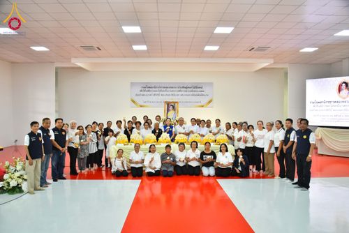 ภาพ No.327574:วันศุกร์ที่ 1 พฤษภาคม พ.ศ. 2569 รวมใจพสกนิกรชาวอำเภอคลองหลวง ประดิษฐ์ดอกไม้จันทน์ เพื่อใช้ในพิธีถวายดอกไม้จันทน์ในงานพระราชพิธีถวายพระเพลิงพระบรมศพ สมเด็จพระนางเจ้าสิริกิติ์ พระบรมราชินีนาถ พระบรมราชชนนีพันปีหลวง ณ วัดพระธรรมกาย