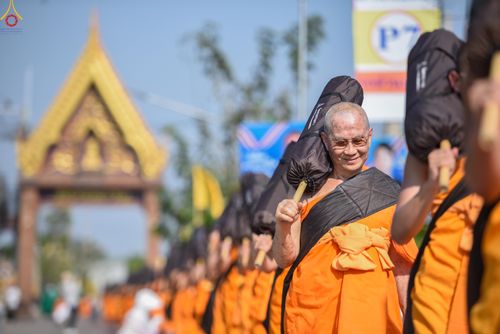 ภาพ No.290417:วันที่ 7 มกราคม พ.ศ. 2569 พิธีต้อนรับพระธรรมยาตรา ณ อนุสรณ์สถานลำดับที่ 2  สถานที่ตั้งมโนปณิธานบวชตลอดชีวิต อนุสรณ์สถานคลองบางนางแท่น (ภาพชุดที่ 2) อ.สามพราน จ.นครปฐม ในโครงการธรรมยาตรา กตัญญูบูชา มหาปูชนียาจารย์ พระมงคลเทพมุนี(สด จนฺทสโร) พระผู้ปราบมาร 