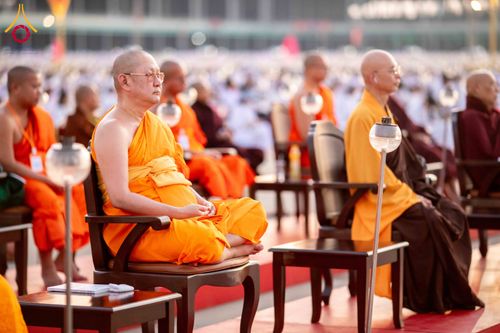 ภาพ No.312156:วันอังคารที่ 3 มีนาคม พ.ศ.2569 พิธีเวียนประทักษิณและจุดมาฆประทีป ณ ลานธรรมพระมหาธรรมกายเจดีย์ วัดพระธรรมกาย