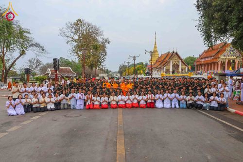 ภาพ No.310909:วันอาทิตย์ที่ 22 กุมภาพันธ์ พ.ศ. 2569 พิธีตักบาตรเเด่คณะพระภิกษุสงฆ์ 1,111 รูป จังหวัดน่าน หนึ่งในโครงการตักบาตรพระ 2,000,000 รูป 77 จังหวัดทั่วไทย ในวาระอันเป็นมงคลยิ่ง ครบรอบ 744 ปี นครน่าน สืบสานศรัทธา ทำบุญใหญ่ของเมืองน่าน ณ ข่วงเมือง วัดภูมินทร์ อำเ