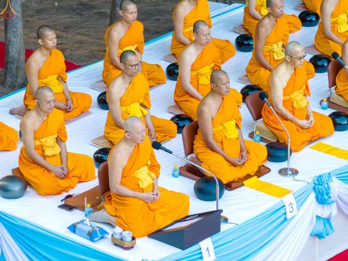 ภาพ No.289284:วันที่ 7 มกราคม พ.ศ. 2569 พิธีตักบาตรพระธรรมยาตรา ณ อนุสรณ์สถานลำดับที่ 1 สถานที่เกิดด้วยรูปกายเนื้อ อนุสรณ์สถานมหาวิหารพระมงคลเทพมุนี (โลตัสแลนด์) อ.สองพี่น้อง จ.สุพรรณบุรี ในโครงการธรรมยาตรา กตัญญูบูชา มหาปูชนียาจารย์ พระมงคลเทพมุนี(สด จนฺทสโร) พระผู้ป