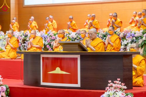 ภาพ No.92374:พิธีทอดกฐินธรรมชัยเพื่อสร้างอาคาร 115 ปี คุณยายอาจารย์มหารัตนอุบาสิกาจันทร์ ขนนกยูง อาทิตย์ต้นเดือนที่ 5 พฤศจิกายน พ.ศ. 2566 ณ วัดพระธรรมกาย จ.ปทุมธานี