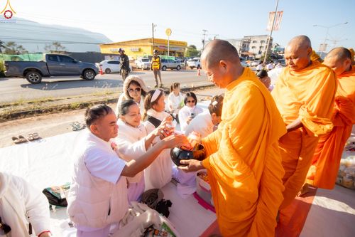 ภาพ No.281444:วันเสาร์ที่ 27 ธันวาคม พ.ศ.2568 พิธีตักบาตรพระ ๑,๐๐๐ รูป   เพื่อความเป็นสิริมงคลแก่ชีวิตและแผ่นดินไทย  มหากุศลครั้งยิ่งใหญ่แห่งปี ส่งท้ายปีเก่า ต้อนรับปีใหม่  ณ ถนนหน้าที่ว่าการอำเภอภูเรือ จังหวัดเลย