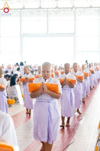 ภาพ No.319487:วันเสาร์ที่ 4 เมษายน พ.ศ.2569 พิธีขอขมา มอบผ้าไตร และถวายบาตรแด่นาคธรรมทายาท ในโครงการบรรพชาสามเณรฟื้นฟูพระพุทธศาสนาทั่วไทย โครงการหน่อแก้วเปรียญธรรม รุ่นที่ 14 โครงการสามเณรยุวธรรมทายาท รุ่นที่ 34 โครงการสามเณรมัชฌิมธรรมทายาท รุ่นที่ 30 ณ สภาธรรมกายสากล