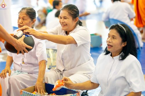 ภาพ No.345447:วันพฤหัสบดีที่ 27 สิงหาคม พ.ศ.2569 พิธีตักบาตรในวันธรรมชัย ณ สภาธรรมกายสากล วัดพระธรรมกาย ปทุมธานี