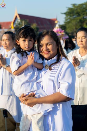 ภาพ No.293872:วันที่ 14 มกราคม พ.ศ. 2569 พิธีจุดประทีปถวายเป็นพุทธบูชา และบูชาธรรมมหาปูชนียาจารย์  ณ วัดสองพี่น้อง ต.ต้นตาล อ.สองพี่น้อง จ.สุพรรณบุรี ในโครงการธรรมยาตรา กตัญญูบูชา มหาปูชนียาจารย์ พระมงคลเทพมุนี(สด จนฺทสโร) พระผู้ปราบมาร อนุสรณ์สถาน 7 แห่ง ปีที่ 14