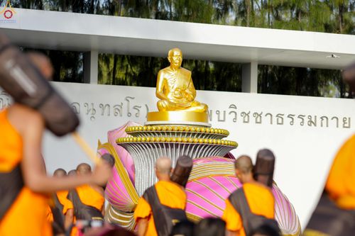 ภาพ No.287474:วันที่ 3 มกราคม พ.ศ. 2569 พิธีต้อนรับพระธรรมยาตรา ในโครงการธรรมยาตรา กตัญญูบูชา มหาปูชนียาจารย์ พระมงคลเทพมุนี(สด จนฺทสโร) พระผู้ปราบมาร อนุสรณ์สถาน 7 แห่ง ปีที่ 14 ณ อนุสรณ์สถานมหาวิหารพระมงคลเทพมุนี (โลตัสแลนด์) อ.สองพี่น้อง จ.สุพรรณบุรี