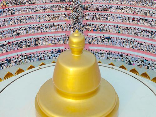 ภาพ No.302559:วันที่ 24 มกราคม พ.ศ. 2569 พิธีตักบาตรพระธรรมยาตรา ณ อนุสรณ์สถานลำดับที่ 5 สถานที่เผยแผ่วิชชาธรรมกายครั้งแรก อนุสรณ์สถานบางปลา วัดบางปลา อำเภอบางเลน จังหวัดนครปฐม ในโครงการธรรมยาตรา กตัญญูบูชา มหาปูชนียาจารย์ พระมงคลเทพมุนี(สด จนฺทสโร) พระผู้ปราบมาร อนุส