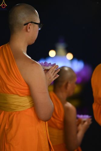 ภาพ No.301369:วันที่ 22 มกราคม พ.ศ. 2569 พิธีลอยประทีปธรรมถวายเป็นพุทธบูชา และบูชาธรรมมหาปูชนียาจารย์  ณ อนุสรณ์สถานลำดับที่ 5 สถานที่เผยแผ่วิชชาธรรมกายครั้งแรก อนุสรณ์สถานบางปลา วัดบางปลา อำเภอบางเลน จังหวัดนครปฐม ในโครงการธรรมยาตรา กตัญญูบูชา มหาปูชนียาจารย์ พระมงคล