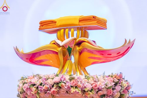 ภาพ No.92351:พิธีทอดกฐินธรรมชัยเพื่อสร้างอาคาร 115 ปี คุณยายอาจารย์มหารัตนอุบาสิกาจันทร์ ขนนกยูง อาทิตย์ต้นเดือนที่ 5 พฤศจิกายน พ.ศ. 2566 ณ วัดพระธรรมกาย จ.ปทุมธานี