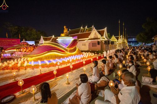ภาพ No.73488:พิธีจุดประทีปถวายเป็นพุทธบูชา และบูชาธรรมมหาปูชนียาจารย์ ในโครงการธรรมยาตรากตัญญูบูชา มหาปูชนียาจารย์ พระมงคลเทพมุนี(สด จนฺทสโร) พระผู้ปราบมาร ปีที่ 11 ณ อนุสรณ์สถานลำดับที่ 4 สถานที่เกิดด้วยกายธรรม วัดโบสถ์ (บน) บางคูเวียง อ.บางกรวย จ.นนทบุรี วันที่ 21 