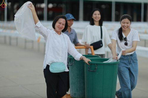 ภาพ No.320447:วันที่ 9 เมษายน พ.ศ.2569 การเตรียมงาน มัดถุงน้ำ ถ่วงขาโต๊ะไทยธรรม เพื่องานถวายมหาสังฆทาน 40,000 กว่าวัดทั่วประเทศ วันคุ้มครองโลก 22 เมษายน พ.ศ.2569 วัดพระธรรมกาย