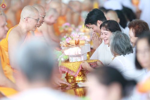 ภาพ No.348301:วันที่ 10 กันยายน พ.ศ.2569 พิธีสวดพระพุทธมนต์ และถวายภัตตาหารเป็นสังฆทาน เนื่องในวันครบ 26 ปี วันคล้ายละสังขาร คุณยายอาจารย์มหารัตนอุบาสิกาจันทร์ ขนนกยูง ณ หอฉันคุณยายอาจารย์ฯ วัดพระธรรมกาย