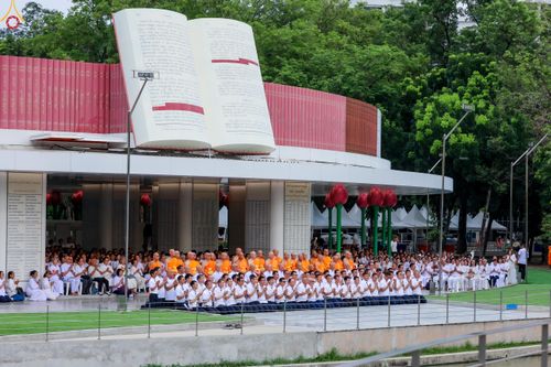 ภาพ No.330605:วันที่ 30 พฤษภาคม พ.ศ.2569 พิธีตัดปอยผมและปลงผม อุบาสกอุปสมบทอุทิศชีวิต 11 ท่าน (ภาพชุดที่ 2) ณ โบสถ์พระไตรปิฎก วัดพระธรรมกาย จังหวัดปทุมธานี