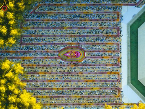 ภาพ No.105754:พิธีต้อนรับพระธรรมยาตรา ในโครงการธรรมยาตรากตัญญูบูชา มหาปูชนียาจารย์ พระมงคลเทพมุนี(สด จนฺทสโร) พระผู้ปราบมาร อนุสรณ์สถาน 7 แห่ง ปีที่ 12 วันที่ 3 มกราคม พ.ศ. 2567 ณ อนุสรณ์สถานโลตัสแลนด์ จ.สุพรรณบุรี