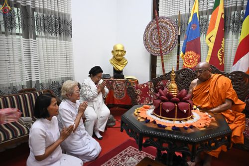 ภาพ No.278794:วันที่ 30 ตุลาคม 2568 กฐินสมทบวัดต่างประเทศ โดยคณะศิษยานุศิษย์ บูชาธรรม 81 ปี หลวงพ่อธัมมชโย ณ วัดศรีธรรมานันทะ บาลังโกด้า ประเทศศรีลังกา วัดสังฆราช อมรปุระนิกาย สมเด็จไมตรี มูรตี