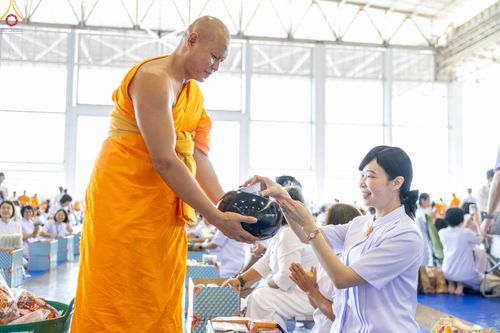 ภาพ No.345425:วันพฤหัสบดีที่ 27 สิงหาคม พ.ศ.2569 พิธีตักบาตรในวันธรรมชัย ณ สภาธรรมกายสากล วัดพระธรรมกาย ปทุมธานี