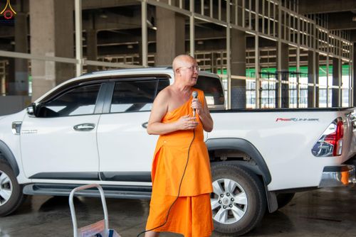 ภาพ No.320001:วันที่ 6 เมษายน พ.ศ.2569 ทีมจัดภัตตาหารประชุมเตรียมงานถวายมหาสังฆทาน 40,000 กว่าวัดทั่วประเทศ บูชาธรรม 82 ปี หลวงพ่อธัมมชโย