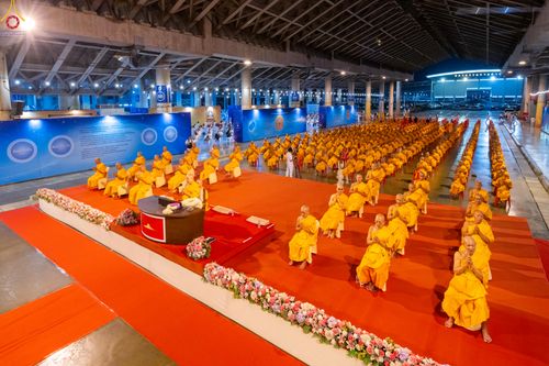 ภาพ No.280298:วันที่ 31 ธันวาคม พ.ศ.2568 -วันที่ 1 มกราคม พ.ศ.2569 พิธีฉลองชัยสวดมนต์บทธัมมจักกับปปวัตนสูตร ครบ 8,000,000,000 จบ , พิธีสวดมนต์ข้ามปี ณ วัดพระธรรมกาย