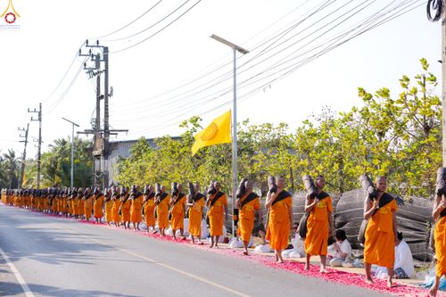 ภาพ No.290440:วันที่ 7 มกราคม พ.ศ. 2569 พิธีต้อนรับพระธรรมยาตรา ณ อนุสรณ์สถานลำดับที่ 2  สถานที่ตั้งมโนปณิธานบวชตลอดชีวิต อนุสรณ์สถานคลองบางนางแท่น (ภาพชุดที่ 2) อ.สามพราน จ.นครปฐม ในโครงการธรรมยาตรา กตัญญูบูชา มหาปูชนียาจารย์ พระมงคลเทพมุนี(สด จนฺทสโร) พระผู้ปราบมาร 