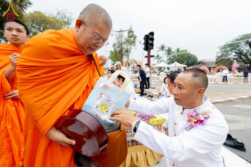 ภาพ No.310886:วันอาทิตย์ที่ 22 กุมภาพันธ์ พ.ศ. 2569 พิธีตักบาตรเเด่คณะพระภิกษุสงฆ์ 1,111 รูป จังหวัดน่าน หนึ่งในโครงการตักบาตรพระ 2,000,000 รูป 77 จังหวัดทั่วไทย ในวาระอันเป็นมงคลยิ่ง ครบรอบ 744 ปี นครน่าน สืบสานศรัทธา ทำบุญใหญ่ของเมืองน่าน ณ ข่วงเมือง วัดภูมินทร์ อำเ