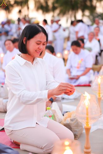 ภาพ No.302202:วันที่ 23 มกราคม พ.ศ. 2569 พิธีจุดประทีปธรรมถวายเป็นพุทธบูชา (ภาพชุดที่ 2) และบูชาธรรมมหาปูชนียาจารย์  ณ อนุสรณ์สถานลำดับที่ 5 สถานที่เผยแผ่วิชชาธรรมกายครั้งแรก อนุสรณ์สถานบางปลา วัดบางปลา อำเภอบางเลน จังหวัดนครปฐม ในโครงการธรรมยาตรา กตัญญูบูชา มหาปูชนีย