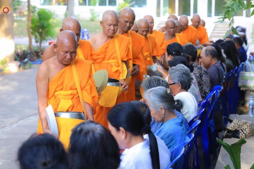 ภาพ No.280477:วันที่ 4 ธันวาคม พ.ศ. 2568 พิธีอุปสมบทหมู่ ในโครงการบวชบูชาธรรมมหาปูชนียาจารย์ 4 วัด ในจังหวัดบุรีรัมย์