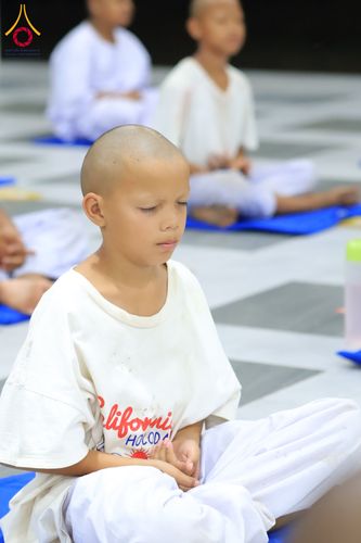 ภาพ No.319941:วันที่ 1 เมษายน พ.ศ.2569 นาคน้อยว่าที่สามเณรธรมทายาท จำนวน 98 คน  ร่วมกันสวดมนต์ทำวัตรเย็นและนั่งสมาธิ ณ ศูนย์ปฏิบัติธรรมบุรีรัมย์ จ.บุรีรัมย์