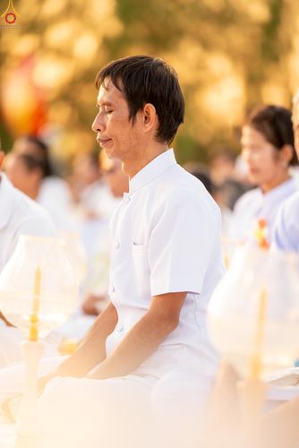 ภาพ No.302009:วันที่ 23 มกราคม พ.ศ. 2569 พิธีจุดประทีปธรรมถวายเป็นพุทธบูชา และบูชาธรรมมหาปูชนียาจารย์  ณ อนุสรณ์สถานลำดับที่ 5 สถานที่เผยแผ่วิชชาธรรมกายครั้งแรก อนุสรณ์สถานบางปลา วัดบางปลา อำเภอบางเลน จังหวัดนครปฐม ในโครงการธรรมยาตรา กตัญญูบูชา มหาปูชนียาจารย์ พระมงคล