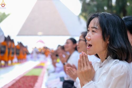 ภาพ No.287861:วันที่ 3 มกราคม พ.ศ. 2569 พิธีต้อนรับพระธรรมยาตรา ครั้งที่ 2 (ภาพชุดที่ 2) ในโครงการธรรมยาตรา กตัญญูบูชา มหาปูชนียาจารย์ พระมงคลเทพมุนี(สด จนฺทสโร) พระผู้ปราบมาร อนุสรณ์สถาน 7 แห่ง ปีที่ 14 ณ อนุสรณ์สถานมหาวิหารพระมงคลเทพมุนี (โลตัสแลนด์) อ.สองพี่น้อง จ.