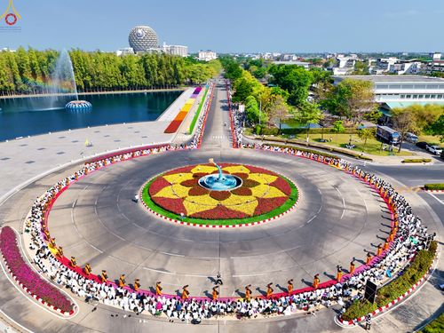 ภาพ No.304770:วันที่ 25 มกราคม พ.ศ. 2569 พิธีต้อนรับพระธรรมยาตรา (ภาพชุดที่ 2) รร.สามัคคีราษฏร์บำรุง-วัดพระธรรมกาย ในโครงการธรรมยาตรา กตัญญูบูชา มหาปูชนียาจารย์ พระมงคลเทพมุนี(สด จนฺทสโร) พระผู้ปราบมาร อนุสรณ์สถาน 7 แห่ง ปีที่ 14