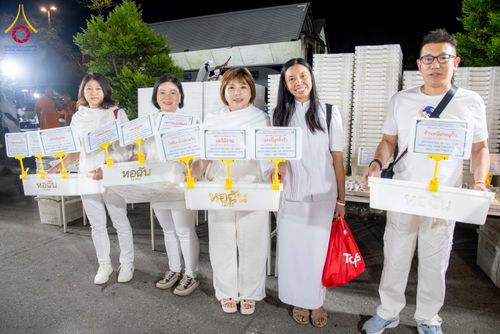 ภาพ No.288789:วันที่ 6 มกราคม พ.ศ. 2569 พิธีถวายภัตตาหารเป็นสังฆทาน แด่พระธรรมยาตรา ในโครงการธรรมยาตรา กตัญญูบูชา มหาปูชนียาจารย์ พระมงคลเทพมุนี(สด จนฺทสโร) พระผู้ปราบมาร อนุสรณ์สถาน 7 แห่ง ปีที่ 14 ณ อนุสรณ์สถานมหาวิหารพระมงคลเทพมุนี (โลตัสแลนด์) อ.สองพี่น้อง จ.สุพรร