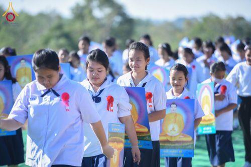 ภาพ No.282024:วันศุกร์ที่ 19 ธันวาคม พ.ศ. 2568 พิธีมอบโล่และใบประกาศเกียรติคุณ โครงการเจริญพระพุทธมนต์ธัมมจักกัปปวัตตนสูตร และวันรวมพลังเด็กดีV-Star ดาวแห่งความดี ผู้นำฟื้นฟูศีลธรรมโลกจังหวัดสระบุรี ณ ศูนย์ปฏิบัติธรรมสระบุรี