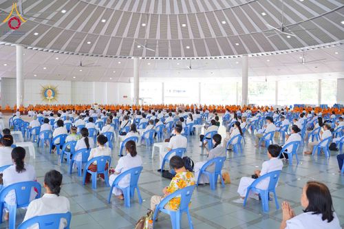 ภาพ No.320690:วันที่ 11 เมษายน พ.ศ.2569 พิธีถวายภัตตาหารเมนูสวรรค์ เพื่อการบรรลุธรรม ณ หอฉันคุณยายอาจารย์ฯ วัดพระธรรมกาย