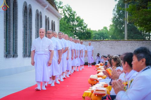 ภาพ No.83849:พิธีเวียนประทักษิณ,พิธีบรรพชาและพิธีอุปสมบทหมู่ ในโครงการอบรมพระธรรมทายาทในทวีปยุโรป  รุ่นที่ 9 วันอาทิตย์ที่ 16 กรกฎาคม พ.ศ. 2566 ณ วัดพระธรรมกายเบเนลักซ์  ประเทศเบลเยียม