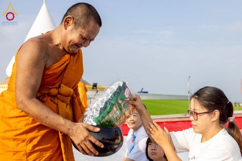 ภาพ No.230162:วันเสาร์ที่ 28 มิถุนายน พ.ศ. 2568 พิธีถวายสังฆทาน 323 วัด 4 จังหวัดชายแดนใต้ ปีที่ 21 ครั้งที่ 178 พิธีมอบกองทุนหนุนแรงใจช่วยครูใต้ ปีที่ 18 ครั้งที่ 142 ณ ศูนย์อบรมเยาวชนจังหวัดปัตตานี