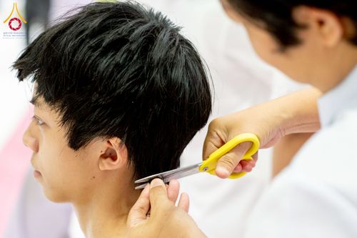 ภาพ No.213546:วันเสาร์ที่ 29 มีนาคม พ.ศ. 2568 พิธีปลงผม โครงการสามเณรยุวธรรมทายาท รุ่นที่ 33 โครงการสามเณรมัชฌิมธรรมทายาท รุ่นที่ 29 ณ ห้องปฏิบัติธรรมวิหารคด คอร์ 13 วัดพระธรรมกาย