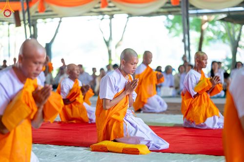 ภาพ No.101344:พิธีบรรพชาธรรมทายาท ในโครงการอุปสมบทบูชาธรรม มหาปูชนียาจารย์ พ.ศ. 2566 ณ วัดท่าสุวรรณ จ.ราชบุรี วันที่ 6 ธันวาคม พ.ศ. 2566