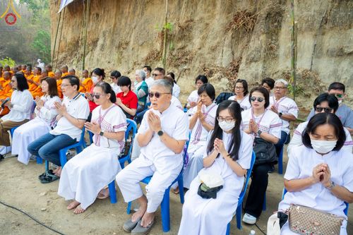 ภาพ No.139351:Photo Story  มหัศจรรย์วัดดงดินแดง Episode 7 พระภิกษุ-สามเณร ในโครงการบรรพชาอุปสมบทหมู่  กว่า 500 รูป ศีลจาริณีและสาธุชนกว่า 500 คน ร่วมพิธีบูชาข้าวพระ วัดดงดินแดง ต.ม่อนจอง อ.อมก๋อย จ.เชียงใหม่ วันอาทิตย์ที่ 7 เมษายน พ.ศ.2567
