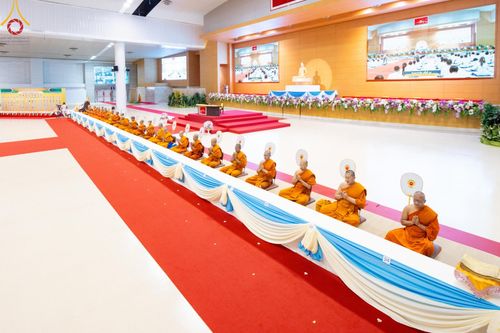 ภาพ No.146097:วันมหารำลึก ครั้งที่ 34 พิธีร่วมรำลึกถึงนักสร้างบารมีที่ล่วงลับไปแล้ว , พิธีสวดพระพุทธมนต์ ณ ห้องแก้วสารพัดนึก 1 วัดพระธรรมกาย วันเสาร์ที่ 27 กรกฎาคม พ.ศ. 2567