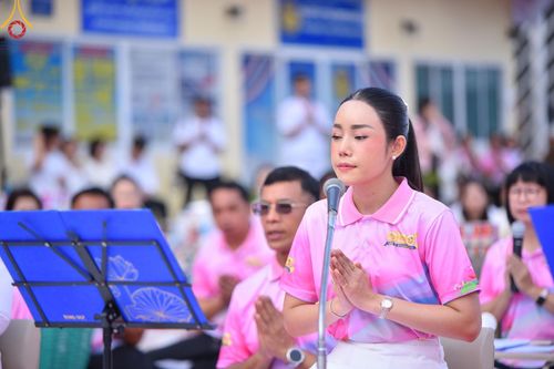 ภาพ No.150808:พิธีเจริญพระพุทธมนต์ และทำบุญตักบาตรแด่คณะสงฆ์ จำนวน 121 รูป เนื่องในโอกาสฉลองครบรอบ 120 ปี อำเภอคลองหลวง จังหวัดปทุมธานี เพื่อถวายเป็นพุทธบูชา ช่วยเหลือผู้ประสบความเดือดร้อนจากอุทกภัย และคณะสงฆ์ 323 วัด 4 จังหวัดชายแดนภาคใต้ วันเสาร์ที่ 31 สิงหาคม พ.ศ. 