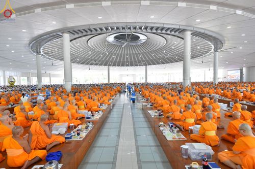 ภาพ No.162139:พิธีถวายภัตตาหารเมนูสวรรค์ เนื่องในวันออกพรรษา (ขึ้น 15 ค่ำ เดือน 11) วันพฤหัสบดีที่ 17 ตุลาคม พ.ศ. 2567 ณ หอฉันคุณยายอาจารย์ฯ วัดพระธรรมกาย