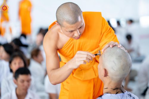 ภาพ No.140267:พิธีตัดปอยผมและปลงผม โครงการอุปสมบทหมู่ธรรมทายาท ระดับอุดมศึกษา รุ่นที่ 51 ภาคฤดูฝน วันเสาร์ที่ 8 มิถุนายน พ.ศ.2567 ณ มหารัตนวิหารคด 9 วัดพระธรรมกาย
