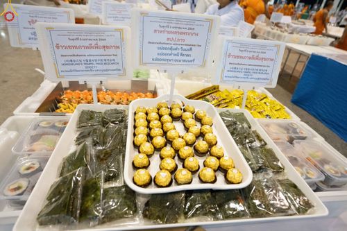 ภาพ No.188521:พิธีถวายภัตตาหารเป็นสังฆทาน แด่พระธรรมยาตรา ในโครงการธรรมยาตรา กตัญญูบูชา มหาปูชนียาจารย์ พระมงคลเทพมุนี(สด จนฺทสโร) พระผู้ปราบมาร อนุสรณ์สถาน 7 แห่ง ปีที่ 13 ณ สภาธรรมกายสากล วัดพระธรรมกาย วันที่ 3 มกราคม พ.ศ. 2568