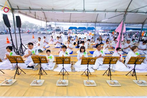ภาพ No.201811:พิธีถวายภัตตาหารเป็นสังฆทาน แด่พระธรรมยาตรา ณ อนุสรณ์สถานบางปลา วัดบางปลา อำเภอบางเลน จังหวัดนครปฐม ในโครงการธรรมยาตรา กตัญญูบูชา มหาปูชนียาจารย์ พระมงคลเทพมุนี(สด จนฺทสโร) พระผู้ปราบมาร อนุสรณ์สถาน 7 แห่ง ปีที่ 13 วันที่ 26 มกราคม พ.ศ. 2568