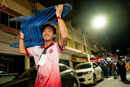 ภาพ No.151638:V.55 ทีมใหญ่ที่หาดใหญ่ เจ้าหน้าที่ทุกสถานะ หลายสัญชาติ ร่วมกันจัดงานตักบาตรที่หาดใหญ่ วันที่ 10-11 สิงหาคม พ.ศ. 2567