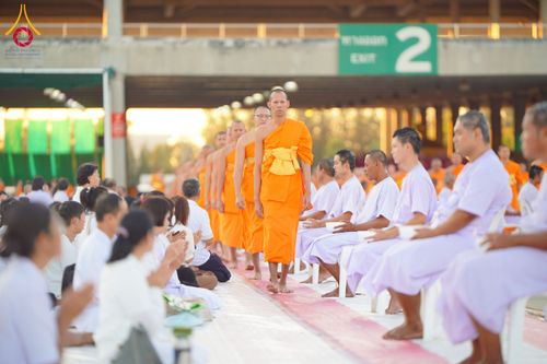 ภาพ No.274757:วันอาทิตย์ที่ 30 พฤศจิกายน พ.ศ. 2568 พิธีปลงผม โครงการอุปสมบทบูชาธรรมมหาปูชนียาจารย์ ปี 2568 ณ ลานธรรมพระมหาธรรมกายเจดีย์ ฝั่งทิศตะวันตก ระหว่างวิหารคดหมายเลข 8 และ 9 วัดพระธรรมกาย