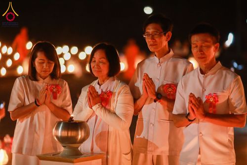 ภาพ No.130629:พิธีจุดโคมประทีปถวายเป็นพุทธบูชา ในโครงการบรรพชา 1,250 รูป ณ มหาวิหารมายาเทวี แดนประสูติ สวนลุมพินี ประเทศเนปาล วันที่ 9 มีนาคม พ.ศ. 2567